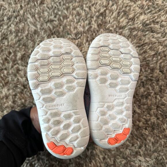 Nike toddler shoes - Picture 2 of 3